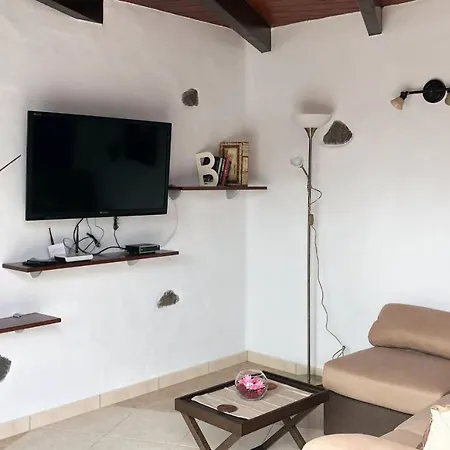 Sun, Relax & Lava, Free Wifi 600mb, Bbq Ferienhaus Tinajo