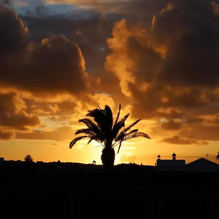 Sun, Relax & Lava, Free Wifi 600mb, Bbq Ferienhaus Tinajo